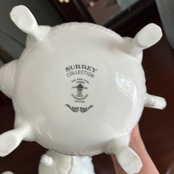 Crown Staffordshire Surrey Collection Teapot, Sugar Pot & Creamer. 3 Piece Set - Picture 4 of 13